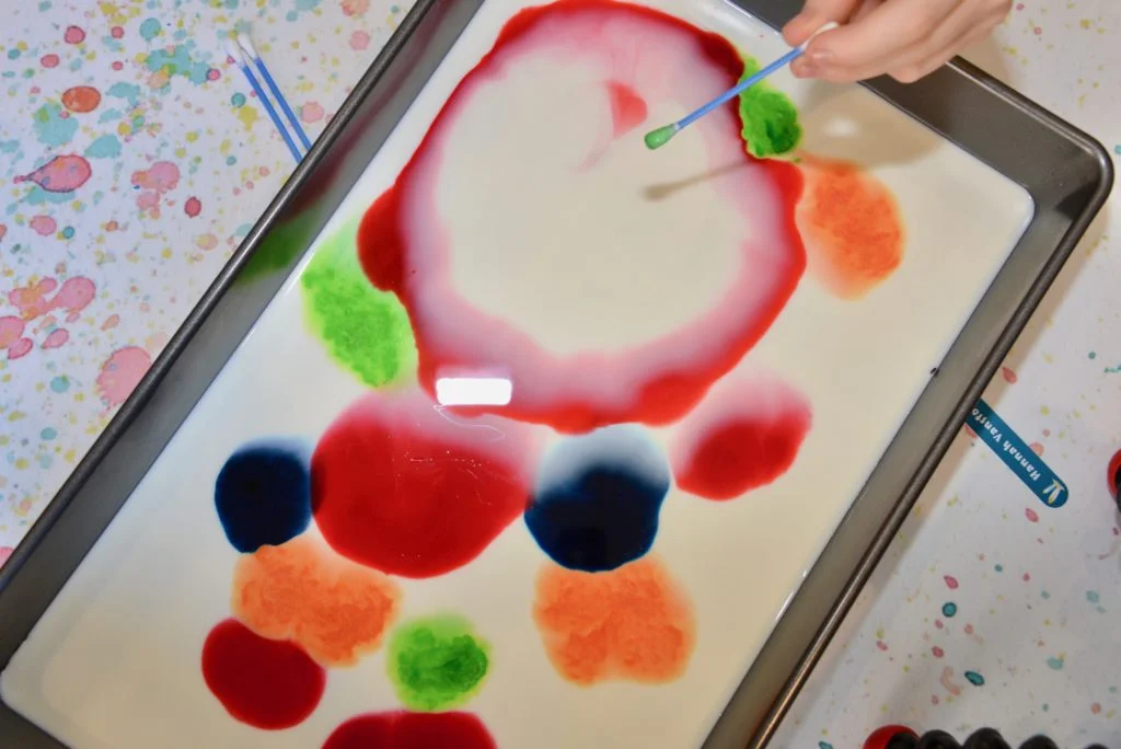 Vivid milk reaction with colors